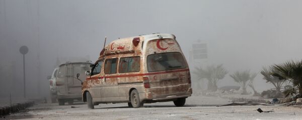 Автомобиль сирийского отделения красного полумесяца в Алеппо - 俄罗斯卫星通讯社