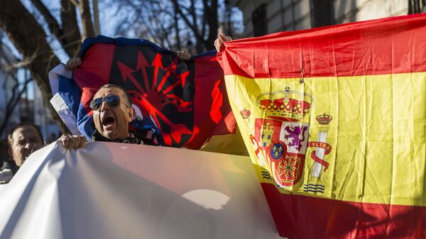 西班牙舉行萬人集會反對現首相 - 俄羅斯衛星通訊社