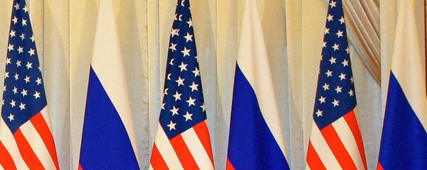 Государственные флаги России и США - 俄罗斯卫星通讯社