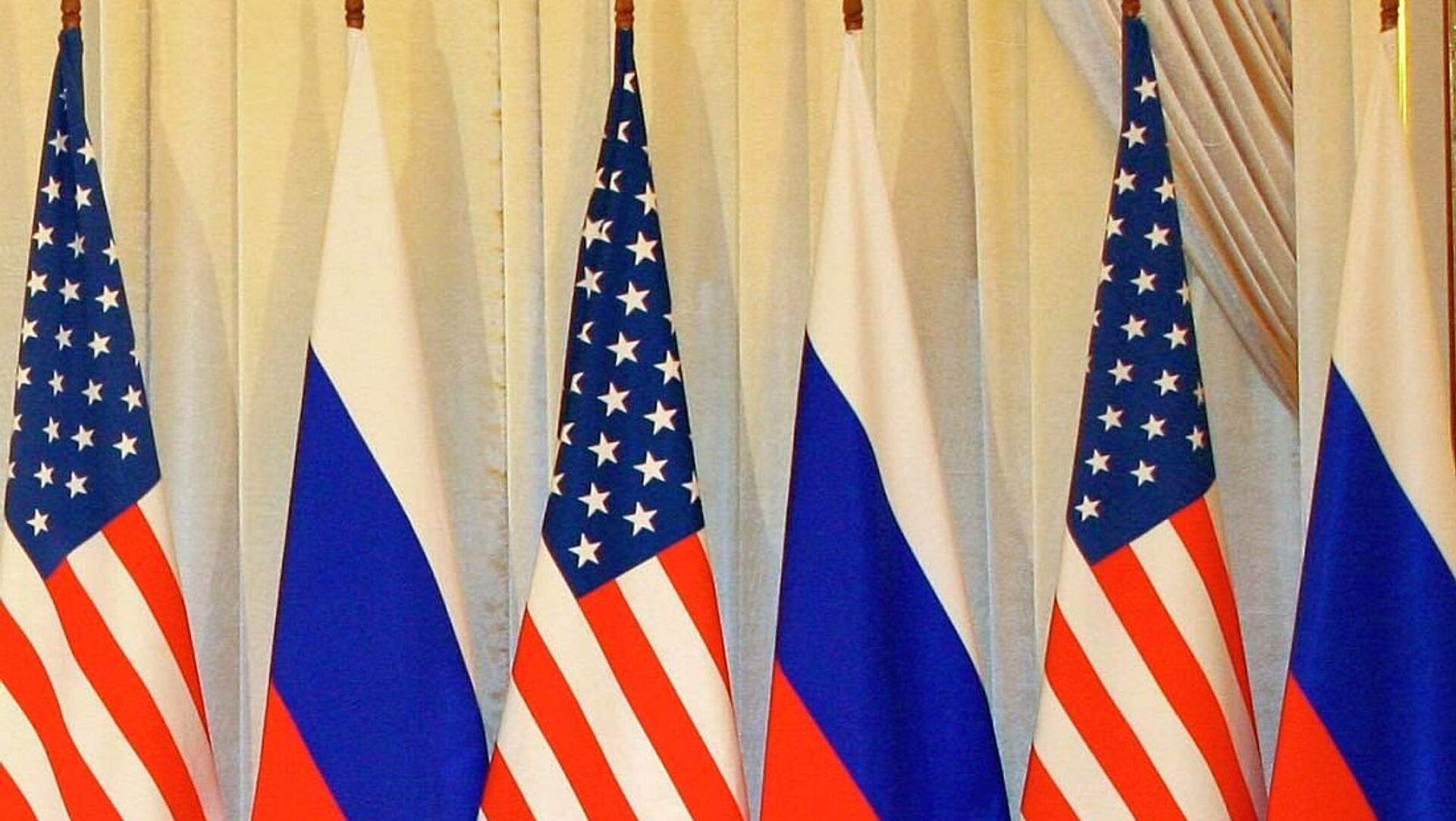 Государственные флаги России и США - 俄罗斯卫星通讯社, 1920, 03.11.2021