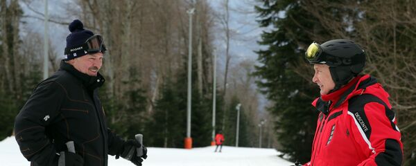 普京与卢卡申科一起在索契进行山地滑雪 - 俄罗斯卫星通讯社