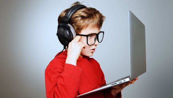 报告：俄罗斯儿童开始使用网络的平均年龄为4-5岁 - 俄罗斯卫星通讯社