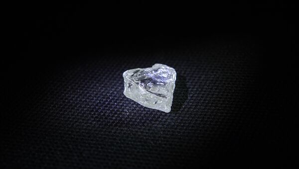 俄阿尔罗萨公司在情人节前夕发现心形钻石 - 俄罗斯卫星通讯社