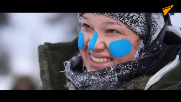 俄军女滑雪登山兵备战奥地利国际比赛 - 俄罗斯卫星通讯社