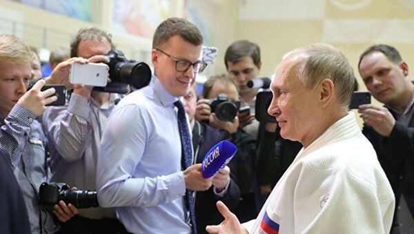 普京在索契与柔道运动员训练中手指受伤 - 俄罗斯卫星通讯社