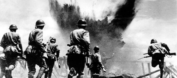 Японские пехотинцы наступают в пекинском секторе Китая 19 августа 1937 года во время Второй китайско-японской войны. - 俄羅斯衛星通訊社