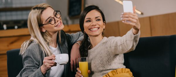 民調：僅13%俄羅斯女性滿意自身顏值 - 俄羅斯衛星通訊社