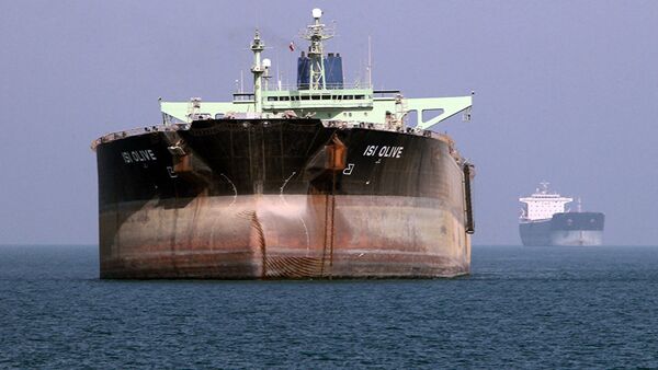 An oil tanker is seen off the port of Bandar Abbas, southern Iran - 俄罗斯卫星通讯社