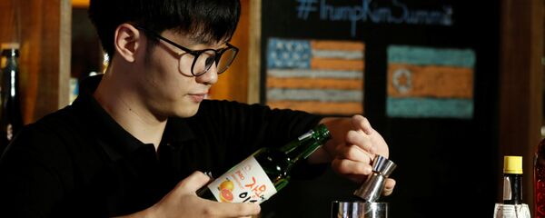 “金特会”前夕越南酒吧推出会谈酒 - 俄罗斯卫星通讯社