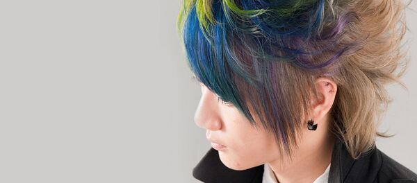 聖彼得堡一名中學生因染了頭髮被禁止入校上課 - 俄羅斯衛星通訊社