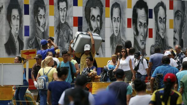 Жители Венесуэлы на границе с Колумбией  - 俄罗斯卫星通讯社