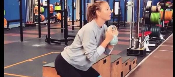 瑪利亞·莎拉波娃展示如何鍛鍊臀部和腹肌 - 俄羅斯衛星通訊社