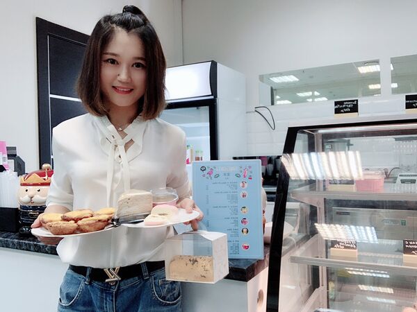 謝微在甜品店 - 俄羅斯衛星通訊社
