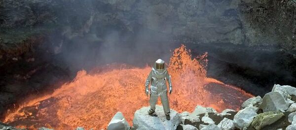 在活火山边自拍 - 俄罗斯卫星通讯社