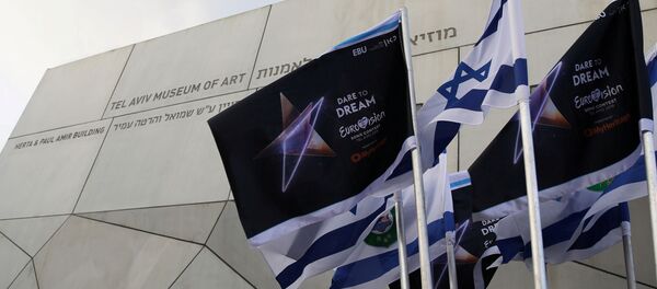 Израильские флаги и флаги с логотипом конкурса Евровидение-2019 развеваются возле Музея искусств в Тель-Авиве - 俄罗斯卫星通讯社