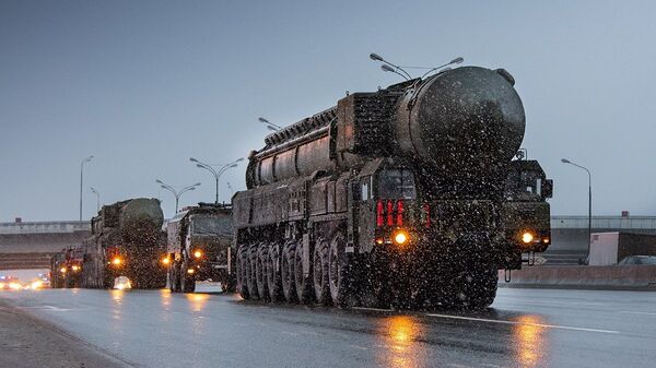战略导弹系统遇莫斯科早晨大堵车 - 俄罗斯卫星通讯社
