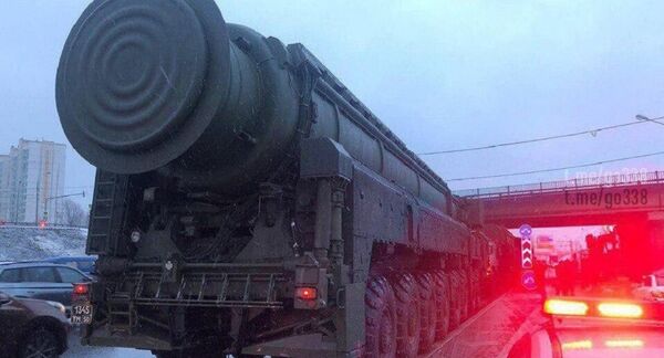 战略导弹系统遇莫斯科早晨大堵车 - 俄罗斯卫星通讯社