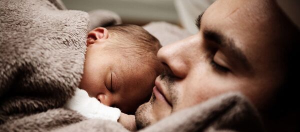 俄2018年全年只有1.4万名男性休育儿假休育儿假 - 俄罗斯卫星通讯社