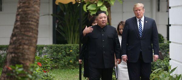 Президент США Дональд Трамп и лидер Северной Кореи Ким Чен Ын во время второго саммита США-КНДР в Ханое, Вьетнам Президент США Дональд Трамп и лидер Северной Кореи Ким Чен Ын во время второго саммита США-КНДР в Ханое, Вьетнам - 俄罗斯卫星通讯社