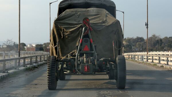 印巴军队在争议区克什米尔互射对方阵地 印巴军队在争议区克什米尔互射对方阵地 - 俄罗斯卫星通讯社