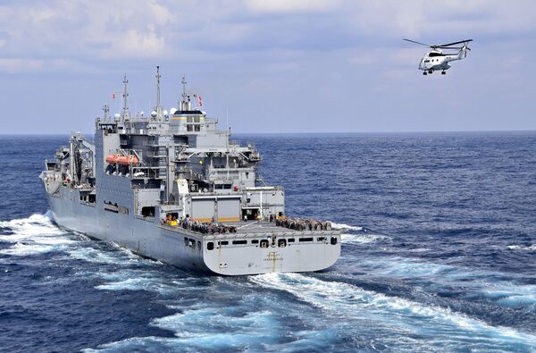 本次是斯特塞姆驱逐舰和凯萨查维斯货船。可以看出,美国太平洋舰队在极力多样化参加行动的船只,其中包括各种新型战舰和补给舰。 本次是斯特塞姆驱逐舰和凯萨查维斯货船。可以看出,美国太平洋舰队在极力多样化参加行动的船只,其中包括各种新型战舰和补给舰。 - 俄罗斯卫星通讯社