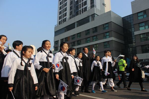 3月1日首尔举行大型活动，纪念“三一运动”一百周年。首尔市内限制车辆通行，封锁部分路段。 - 俄罗斯卫星通讯社