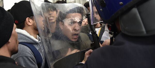 阿爾及利亞重啓示威反對提名總統競選第五任 - 俄羅斯衛星通訊社