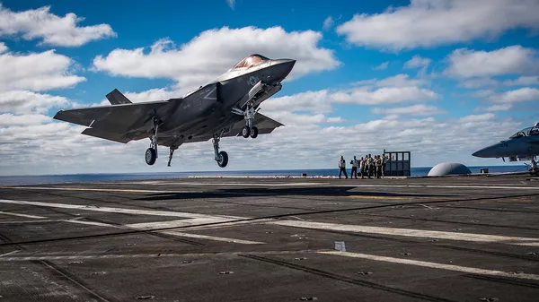 美軍一架F-35C戰鬥機在加州海軍航空站附近墜毀 - 俄羅斯衛星通訊社