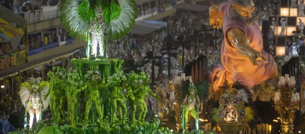 Участники из школы Imperio Serrano на карнавале в Рио-де-Жанейро, Бразилия  - 俄罗斯卫星通讯社