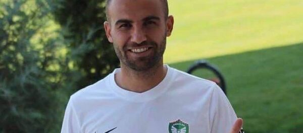 土耳其一足球運動員帶刀片入場 暗中划傷對手 - 俄羅斯衛星通訊社