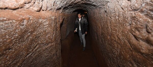 智利警方發現一條搶劫銀行用的隧道 - 俄羅斯衛星通訊社