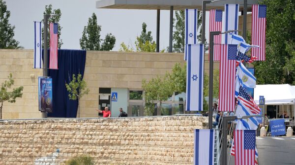 Флаги США и Израиля у нового посольства США в Иерусалиме - 俄罗斯卫星通讯社