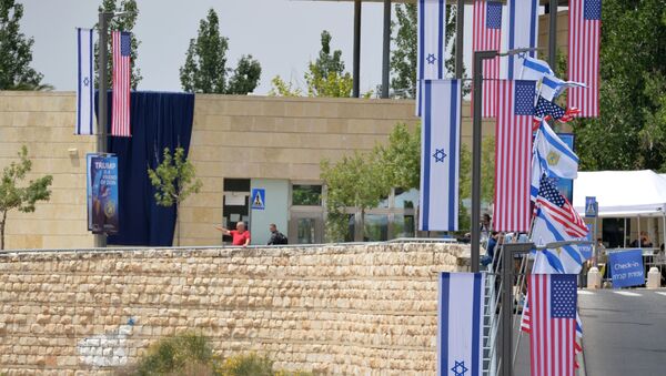 Флаги США и Израиля у нового посольства США в Иерусалиме - 俄羅斯衛星通訊社