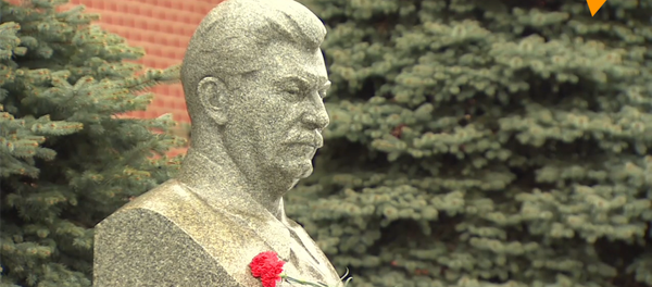 俄共产党员举行每年的活动纪念斯大林逝世66周年 俄共产党员举行每年的活动纪念斯大林逝世66周年 - 俄罗斯卫星通讯社