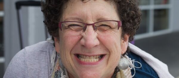 Смешная пожилая женщина - 俄罗斯卫星通讯社