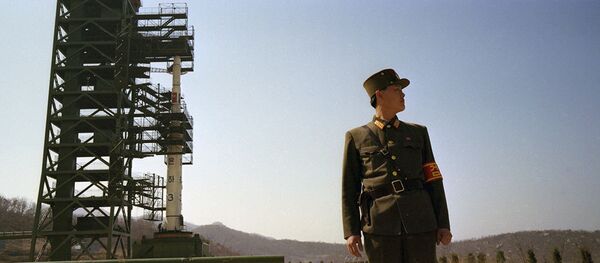 Северокорейский военнослужащий на космодроме Сохэ в провинции Пхёнан-Пукто, КНДР - 俄罗斯卫星通讯社