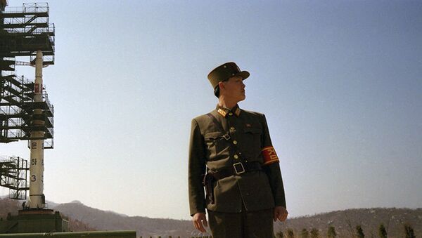 Северокорейский военнослужащий на космодроме Сохэ в провинции Пхёнан-Пукто, КНДР - 俄羅斯衛星通訊社