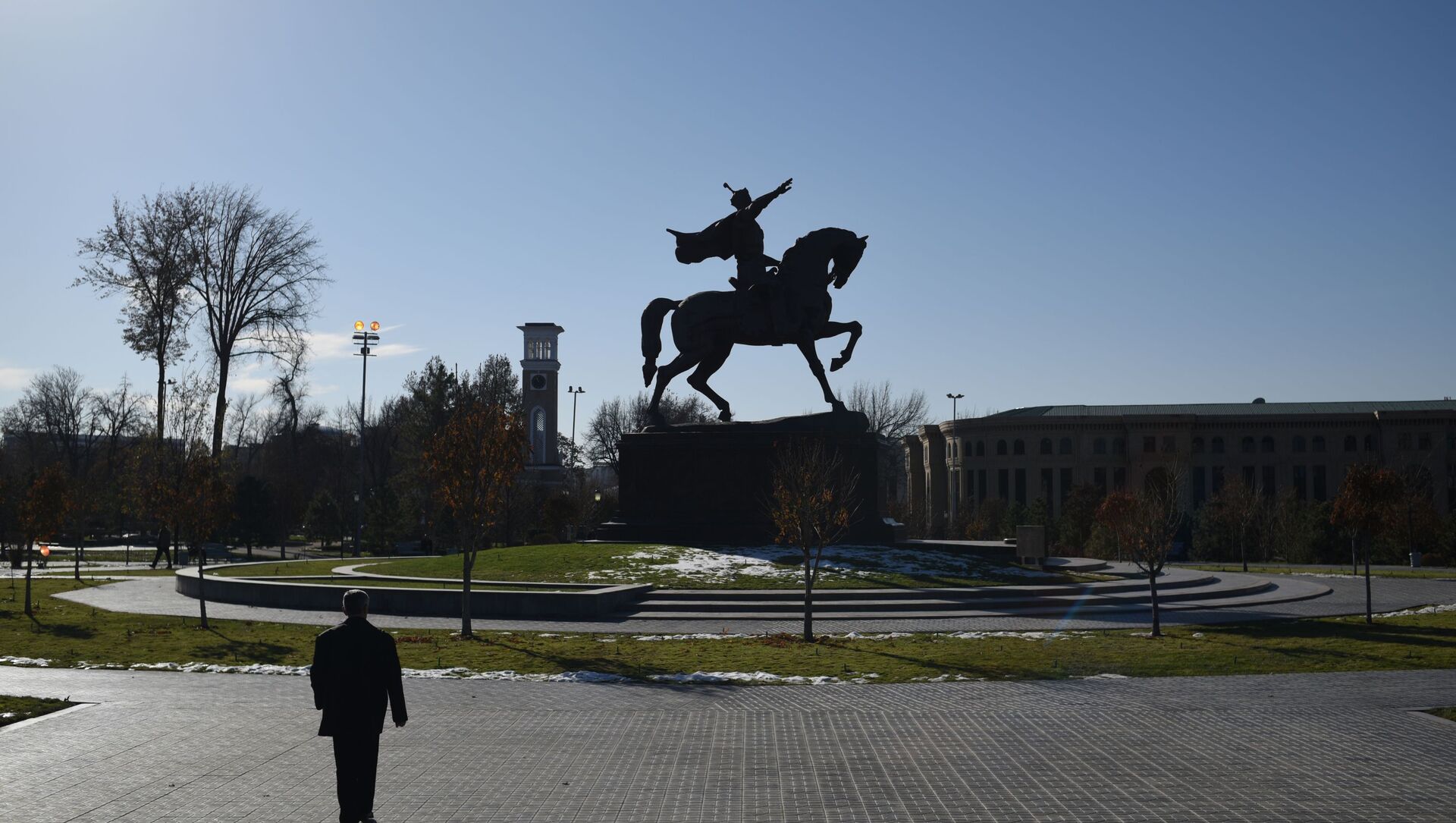 Памятник Амиру Темуру в Ташкенте - 俄罗斯卫星通讯社, 1920, 06.11.2021