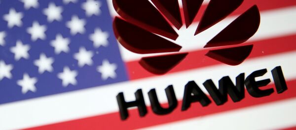 A 3D printed Huawei logo is placed on glass above a displayed U.S. flag in this illustration - 俄罗斯卫星通讯社