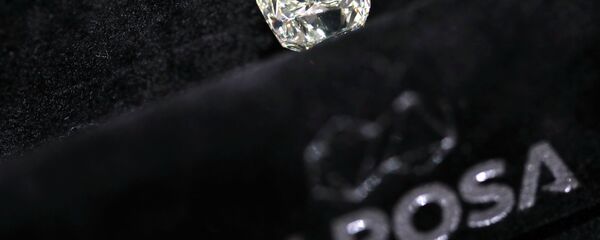 津巴布韦希望能从俄罗斯阿尔罗萨宝石公司对当地金刚石矿床的投资收益中分一杯羹 - 俄罗斯卫星通讯社