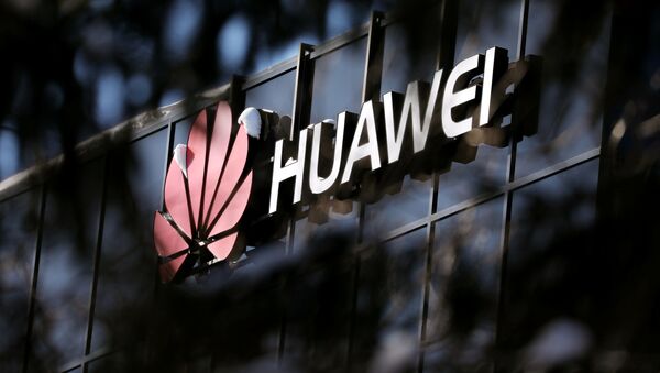 Логотип компании Huawei в их исследовательском центре в Оттаве, Канада - 俄罗斯卫星通讯社
