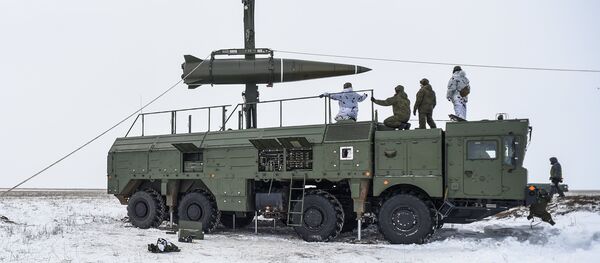 Пуск баллистической ракеты ОТРК Искандер-М с полигона Капустин Яр - 俄罗斯卫星通讯社