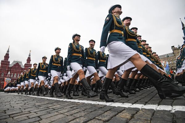 在紅場閱兵式總彩排上的女兵 - 俄羅斯衛星通訊社