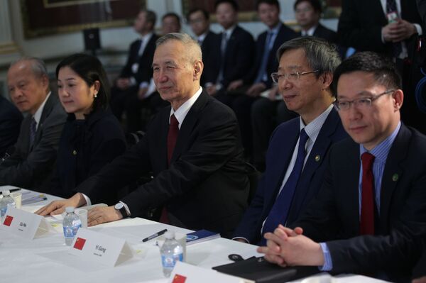 缺乏此次电话交谈细节在某种程度上证实了一些媒体和观察员们的假设:定于3月下旬在佛罗里达州的中美两国元首会晤,很可能不会如期举行。 缺乏此次电话交谈细节在某种程度上证实了一些媒体和观察员们的假设:定于3月下旬在佛罗里达州的中美两国元首会晤,很可能不会如期举行。 - 俄罗斯卫星通讯社