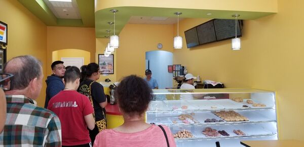 儿子发帖让父亲的甜甜圈店一夜火爆 - 俄罗斯卫星通讯社