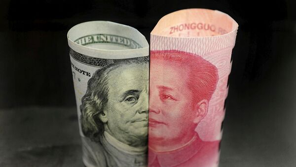 Банкноты американского доллара и китайского юаня - 俄罗斯卫星通讯社