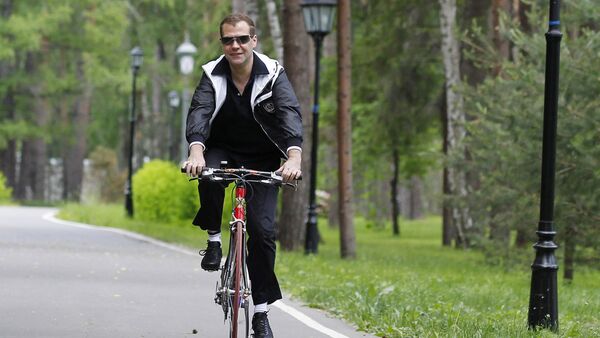 Дмитрий Медведев на велосипеде - 俄羅斯衛星通訊社