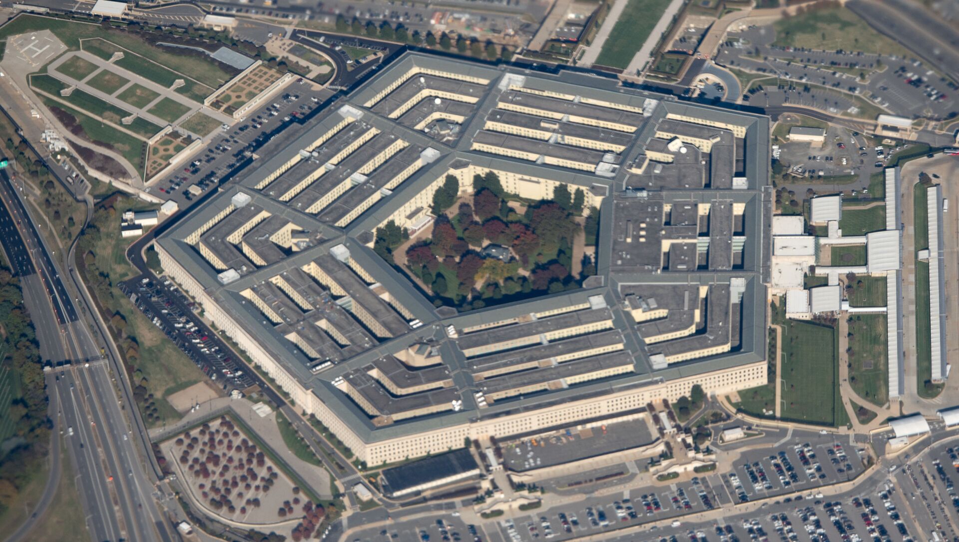 Вид на здание Пентагона в Вашингтоне, США - 俄羅斯衛星通訊社, 1920, 09.12.2021