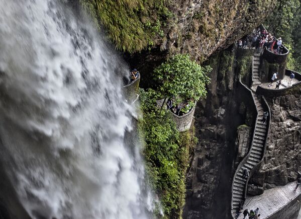 厄瓜多爾“惡魔之爐”瀑布旁的階梯 - 俄羅斯衛星通訊社
