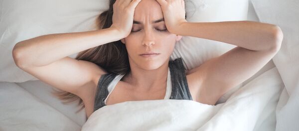 Девушка в своей постели утром - 俄羅斯衛星通訊社